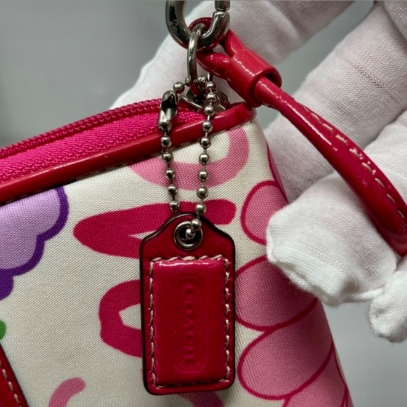 Coach Like New Poppy Floral Wristlet - Picture 5 of 5